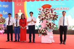 THẦY VÀ TRÒ TRƯỜNG THPT KIM ĐỘNG HÂN HOAN CHÀO ĐÓN NĂM HỌC 2024-2025 06/09/24