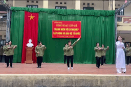 TRƯỜNG THPT KIM ĐỘNG TỔ CHỨC SINH HOẠT CHỦ ĐỀ THÁNG 12 THANH NIÊN VỚI SỰ NGHIỆP XÂY ... 15/12/22