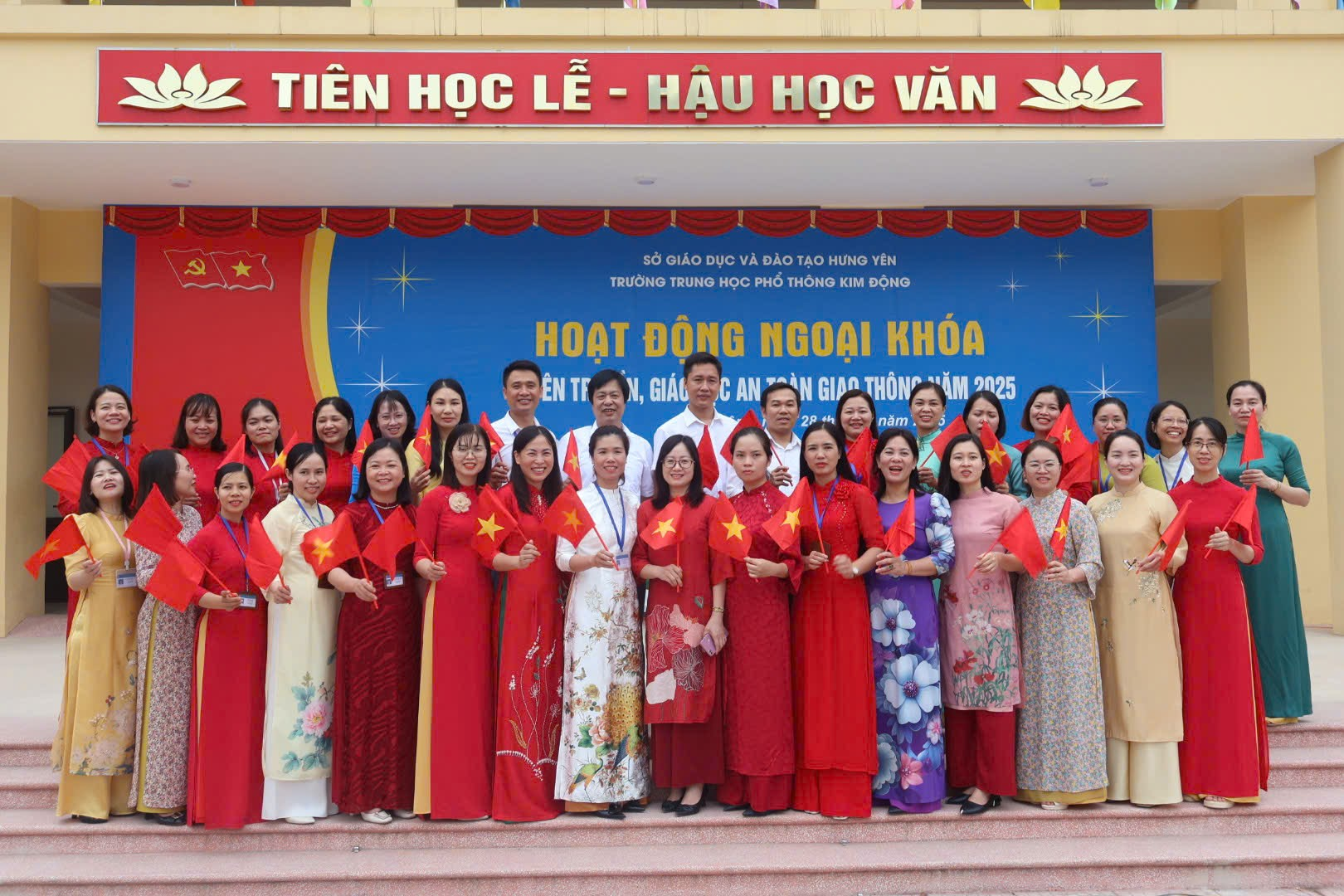 TRƯỜNG THPT KIM ĐỘNG HOẠT ĐỘNG NGOẠI KHOÁ TUYÊN TRUYỀN, GIÁO DỤC AN TOÀN GIAO THÔNG ... 05/05/25