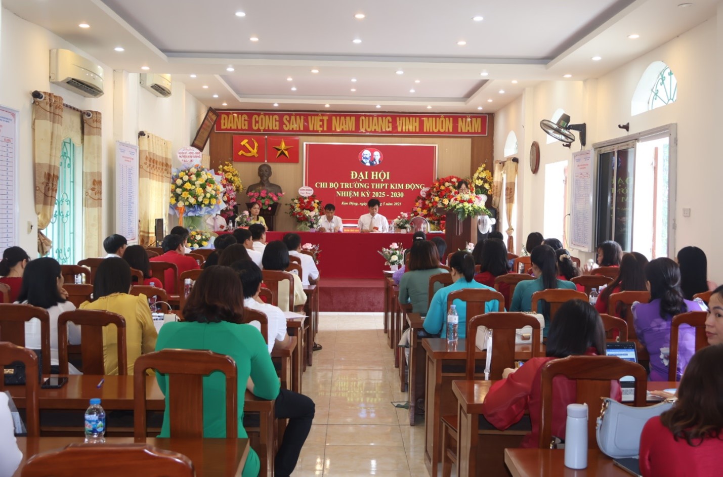 ĐẠI HỘI CHI BỘ TRƯỜNG THPT KIM ĐỘNG  NHIỆM KÌ 2025-2030