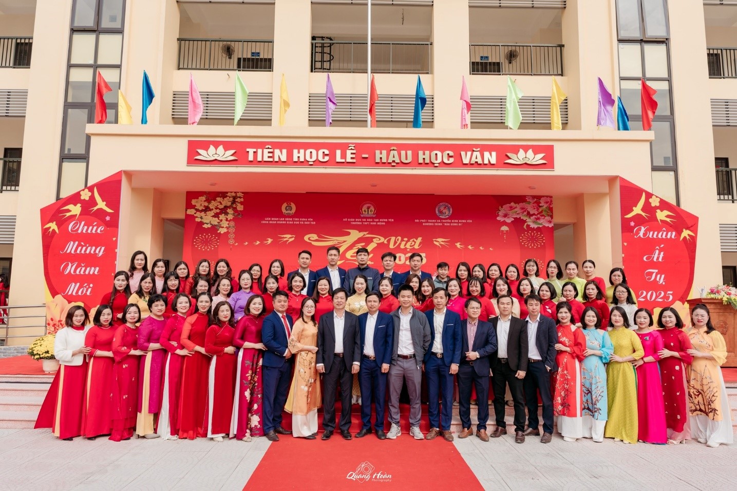 <a href='https://c3kimdong.hungyen.edu.vn/tin-tuc/thpt-kim-dong-hanh-trinh-60-nam-xay-dung-va-phat-trien.html'>THPT KIM ĐỘNG HÀNH TRÌNH 60 NĂM XÂY DỰNG VÀ PHÁT TRIỂN</a>