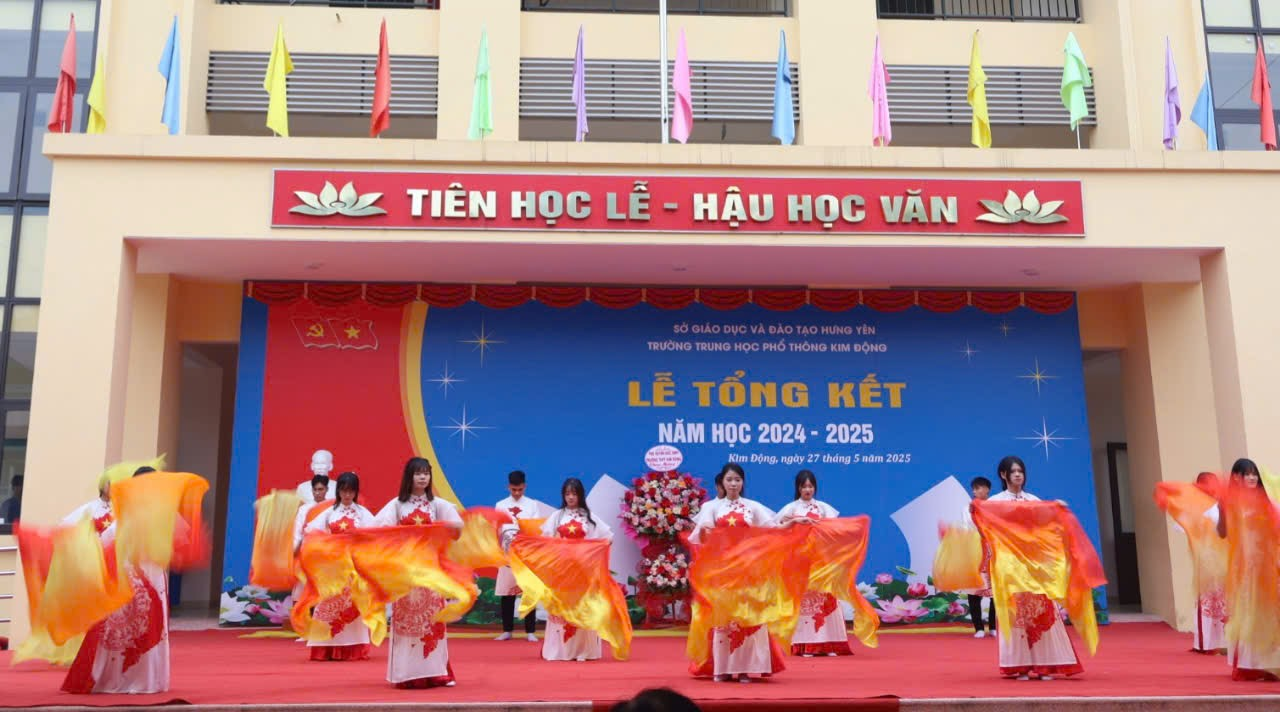 LỄ TỔNG KẾT NĂM HỌC 2024-2025 - NHÌN LẠI MỘT CHẶNG ĐƯỜNG RỰC RỠ