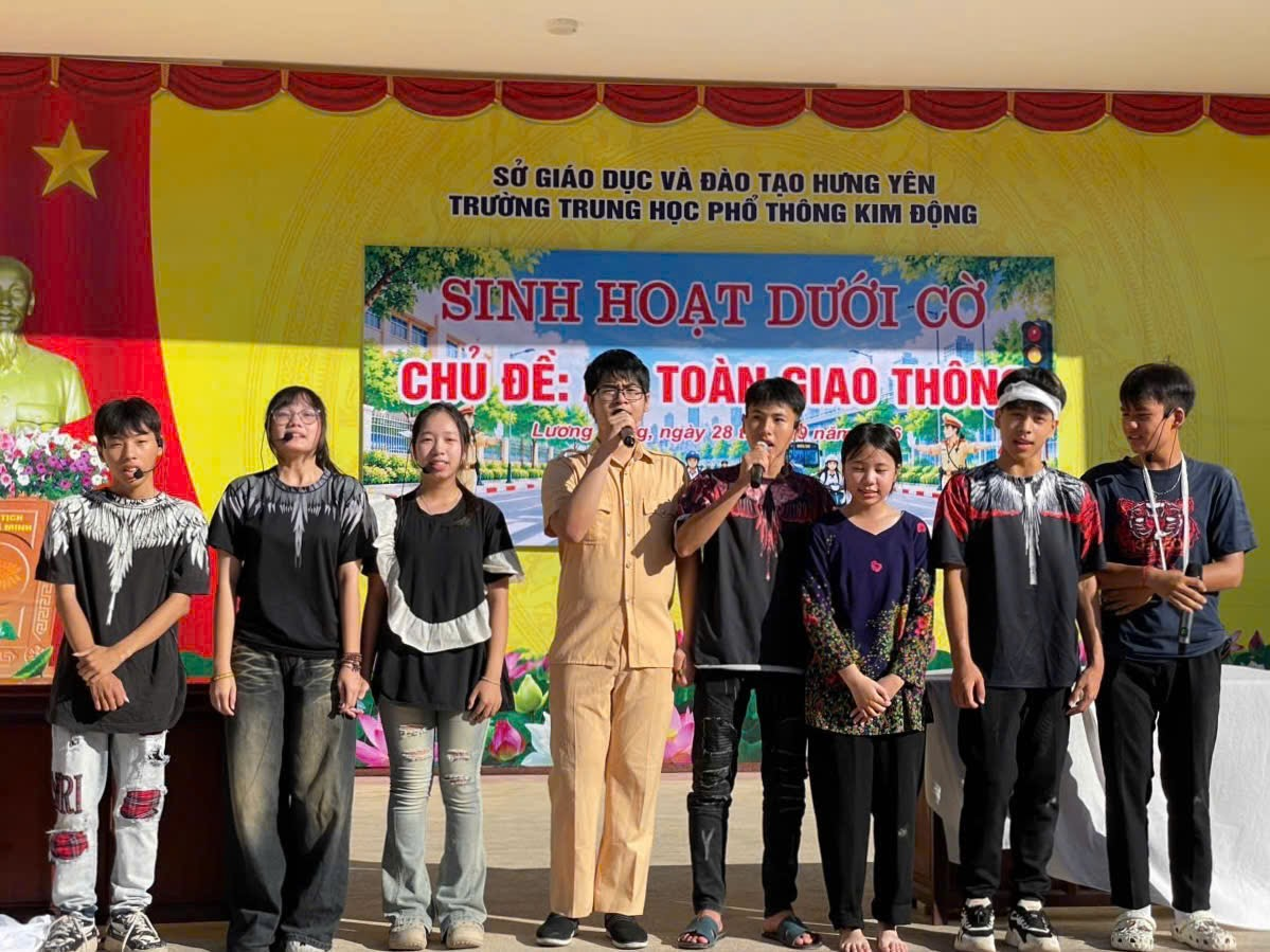 <a href='https://c3kimdong.hungyen.edu.vn/tin-tuc/truong-thpt-kim-dong-to-chuc-sinh-hoat-duoi-co-thang-9.html'>TRƯỜNG THPT KIM ĐỘNG TỔ CHỨC SINH HOẠT DƯỚI CỜ THÁNG 9</a>
