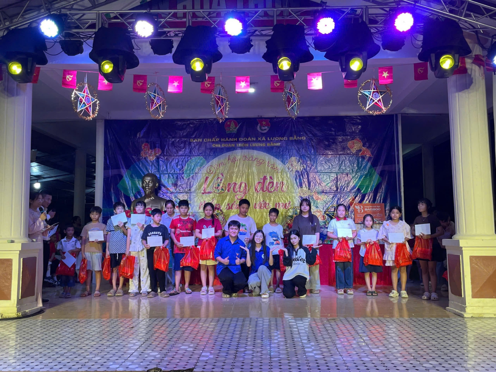 <a href='https://c3kimdong.hungyen.edu.vn/tin-tuc/cac-cau-lac-bo-truong-thpt-kim-dong-lan-toa-yeu-thuong-trong-mua-trung-thu-2026.html'>CÁC CÂU LẠC BỘ TRƯỜNG THPT KIM ĐỘNG LAN TỎA  YÊU THƯƠNG TRONG MÙA TRUNG THU 2026</a>
