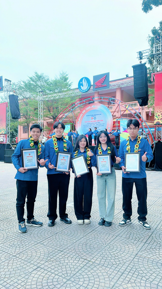 <a href='https://c3kimdong.hungyen.edu.vn/tin-tuc/vinh-danh-05-hoc-sinh-truong-thpt-kim-dong-dat-danh-hieu-hoc-sinh-3-tot-cap-tinh-nam-hoc-2024-2025.html'>VINH DANH 05 HỌC SINH TRƯỜNG THPT KIM ĐỘNG ĐẠT DANH HIỆU "HỌC SINH 3 TỐT" CẤP TỈNH NĂM HỌC 2024-2025</a>