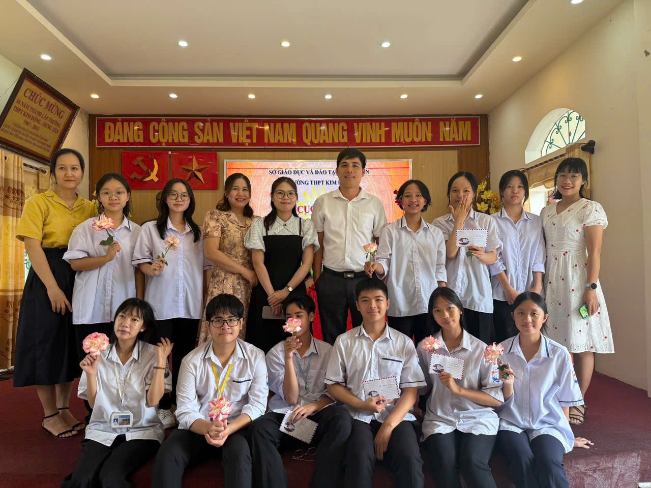 CUỘC THI HÙNG BIỆN TIẾNG ANH TRƯỜNG THPT KIM ĐỘNG NĂM HỌC 2025-2026